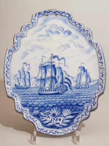 Plaat met blauwwit decor van schepen