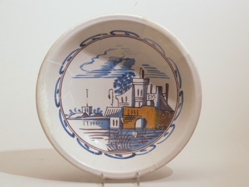 Schotel met polychroom landschapsdecor