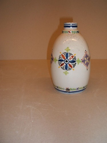 Fles met ornamentaal geometrisch decor