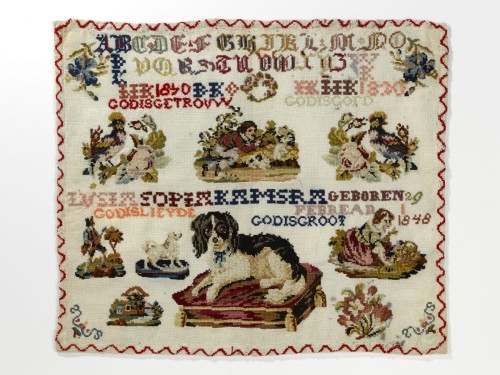 Merkletterlap met alfabet; Lusia Sopia Kamstra, geboren 29 februari 1848