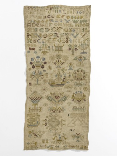 Merkletterlap met alfabet, levensbomen, jaartal 1702, initialen BA