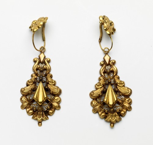 Paar gouden oorhangers