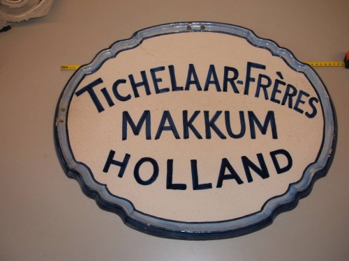 Ovale plaat met reclameopschrift