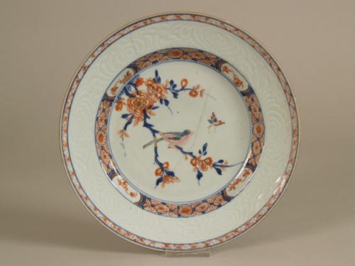 Bord met decor van bloeiende tak, vogel en insect, imari