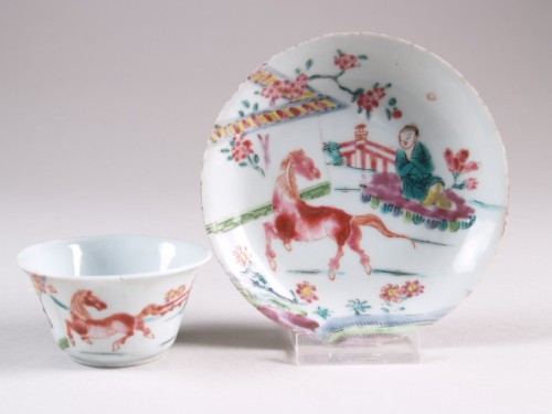 Kop en schotel met decor van paard en figuur, famille rose
