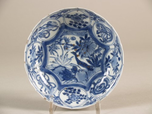 Schaal met decor van vogel op rots