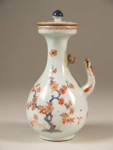 Kan met deksel en decor van prunusboom in Chinese imaristijl