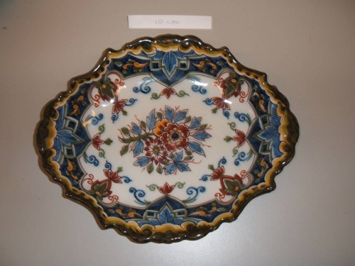 Ovale schaal met ornamentaal-floraal decor