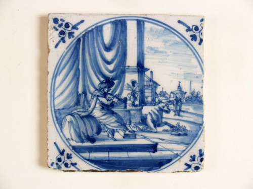 Bijbeltegel met blauwwit bijbels decor van de evangelist Lucas