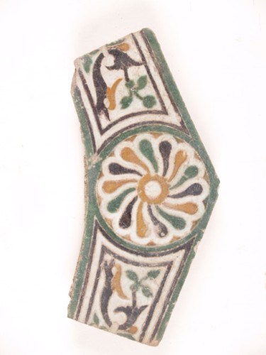 Tegel uit putrand met een polychroom ornamentdecor. 3 van 8