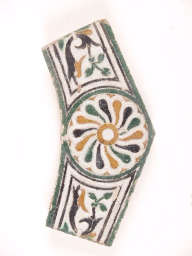 Tegel uit putrand met een polychroom ornamentdecor. 4 van 8