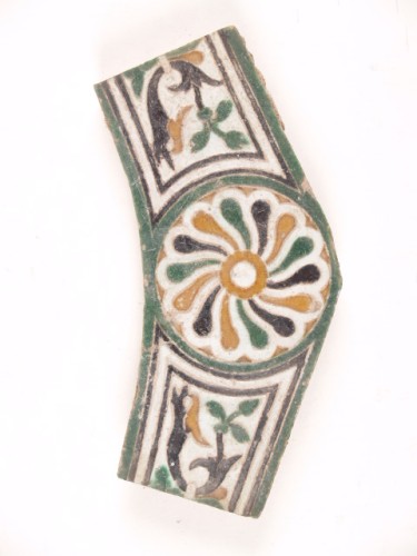Tegel uit putrand met een polychroom ornamentdecor. 8 van 8