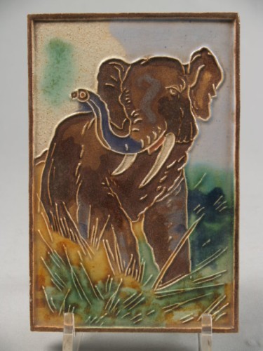 Tegel met landschappelijk decor met olifant