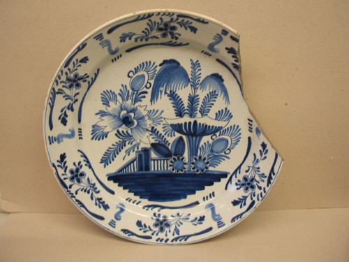 Schotel met chinoiserie decor