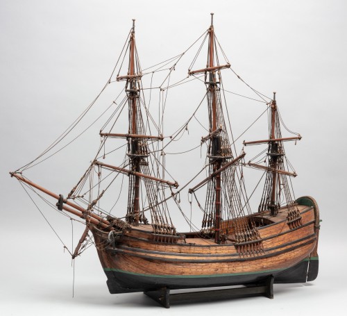 Model van een driemast galjoot of bootschip met het wapen van Hindeloopen.