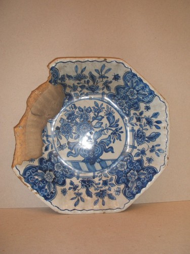 Achtkantig schaaltje met chinoiserie decor