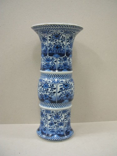 Vaas met ornamentaal-floraal decor
