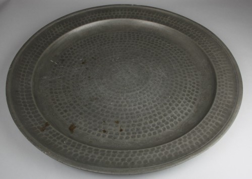 Schotel, rond, met licht concave bodem, intern geklopt