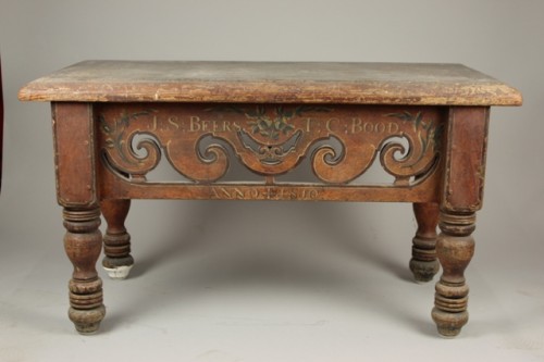 Beddebank  met decor van doorgeslagen ranken