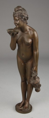 Vrouwenfiguur met drinkschelp