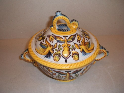 Klontjespot met polychroom decor