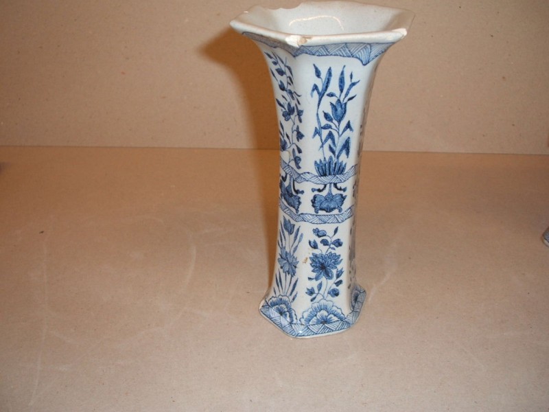 Vaas met ornamentaal-floraal decor