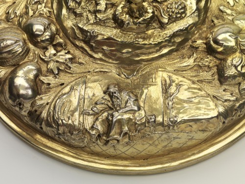 Huwelijksbokaal van verguld zilver met decor in relief