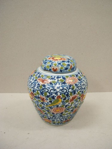 Zalfpot met ornamentaal-floraal decor