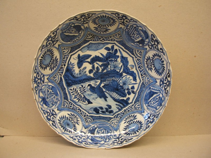 Schotel met chinoiserie decor