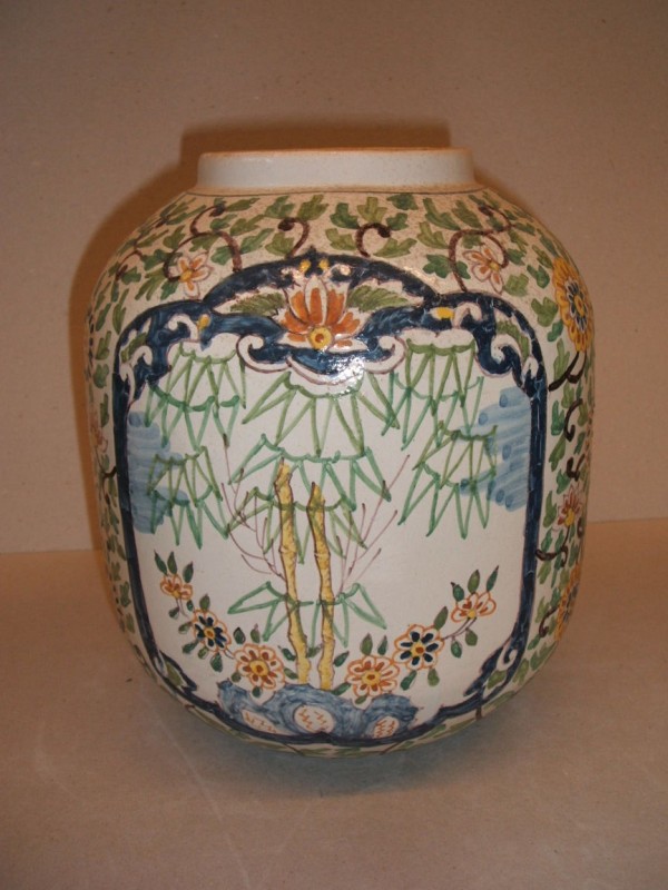 Gemberpot met ornamentaal-floraal decor
