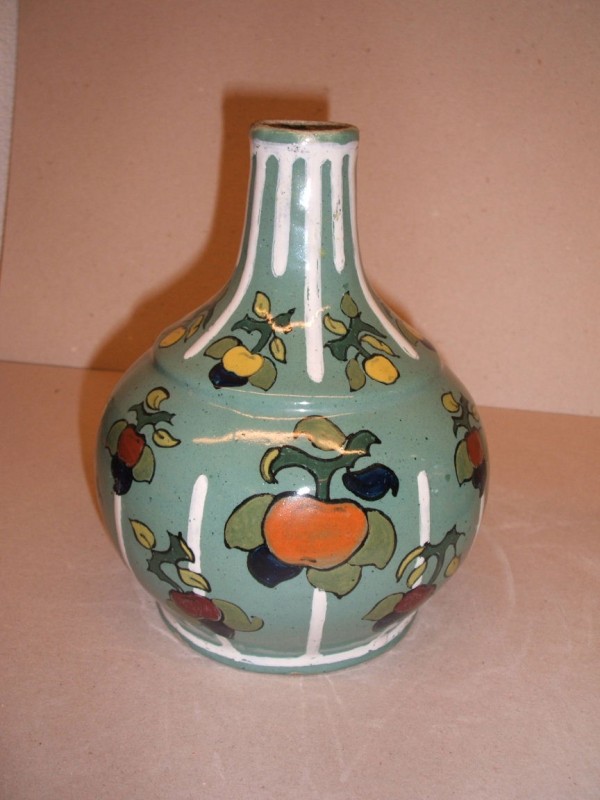 Fles met ornamentaal-floraal decor