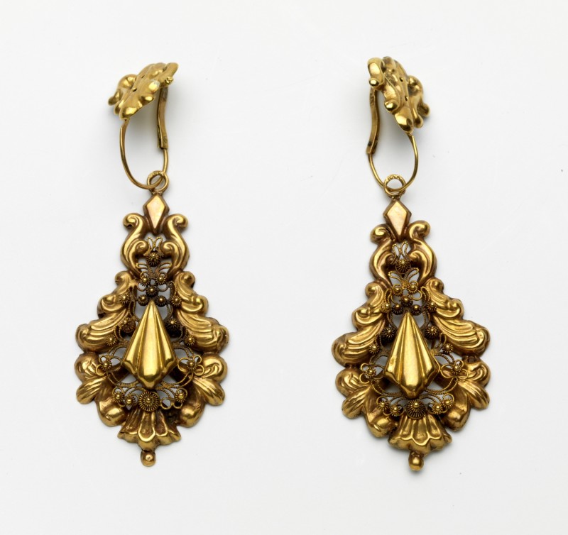 Paar gouden oorhangers