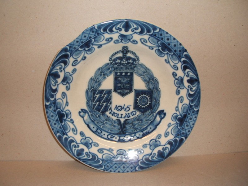 Bord in opdracht van een Canadees regiment in WO II