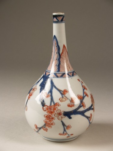 Fles met decor van bloeiende prunus, imari