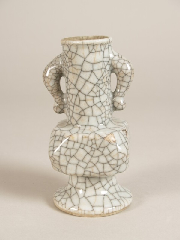 Vaas met 2 oren met cracquelé glazuur, guan