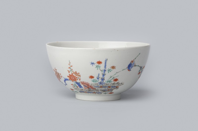 Kom met polychroom kakiemon decor