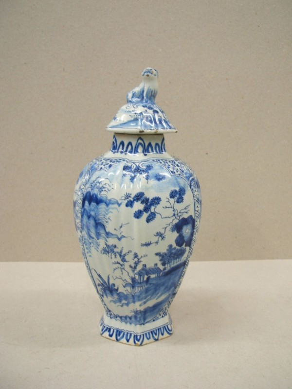 Pot met chinoiserie decor