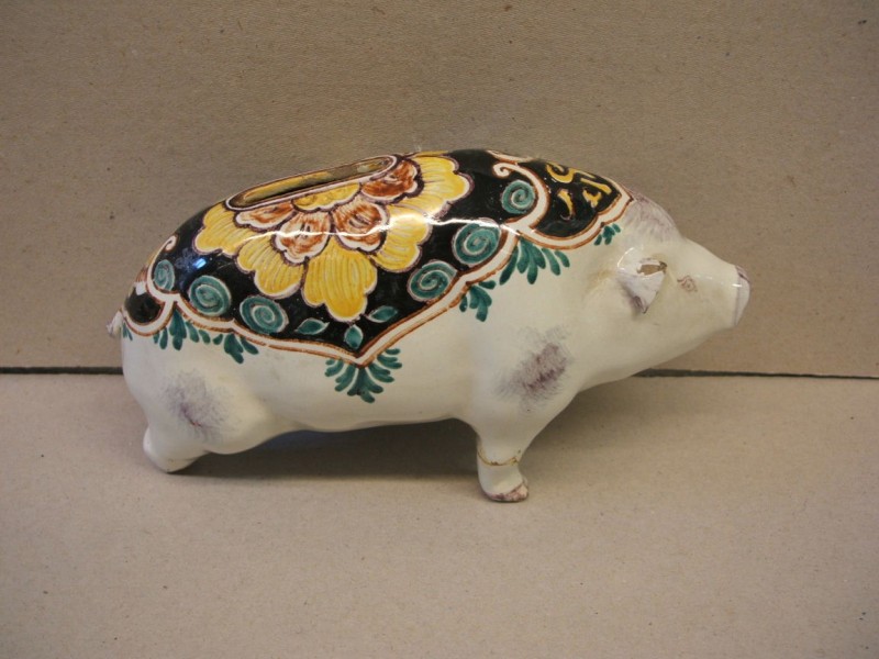 Spaarvarken met ornamentaal-floraal decor