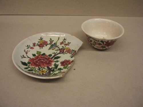 Kop en schotel met chinoiserie decor
