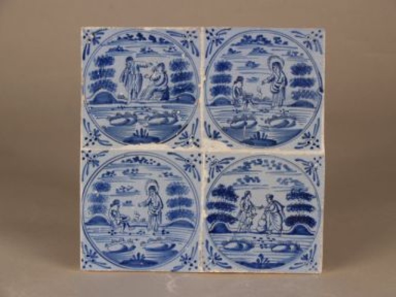 Tegelveld met blauw bijbels decor op blauw fond