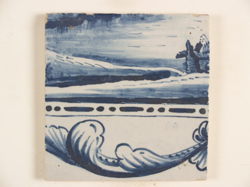 Tableautegel, onderdeel van tegeltableau, incompleet, met een blauwwit decor van een kustlandschap