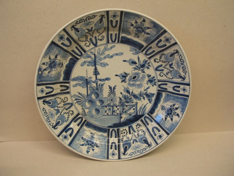 Schotel met chinoiserie decor