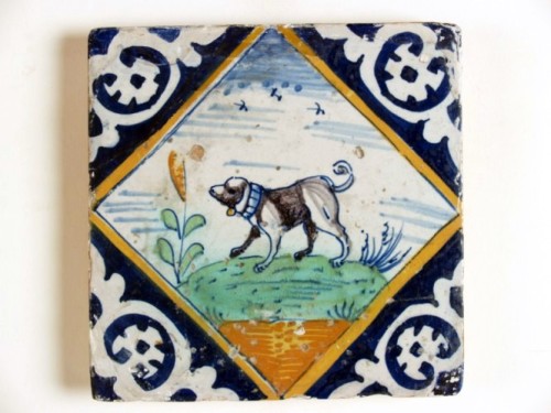 14 tegels met polychroom decor van een dier