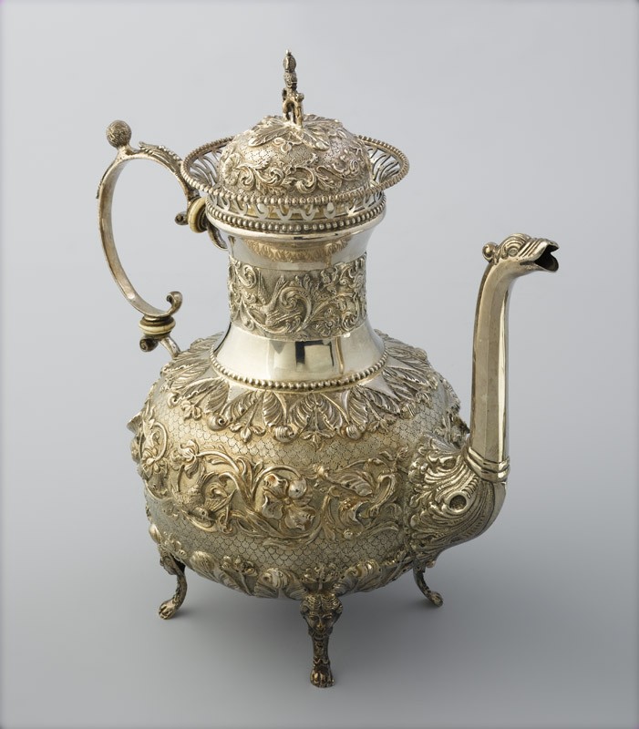 Koffiepot, theepot, suikerpot en 2 comfoors