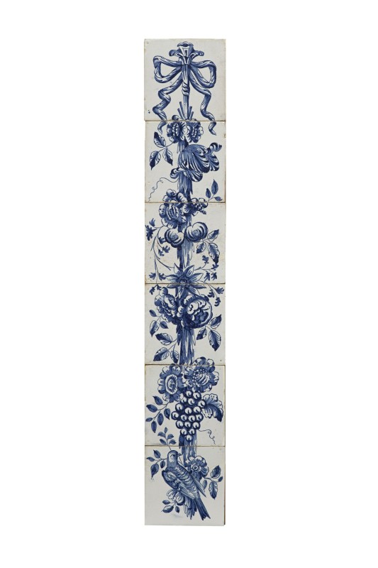 Tegelhanger met een blauwwit festoendecor