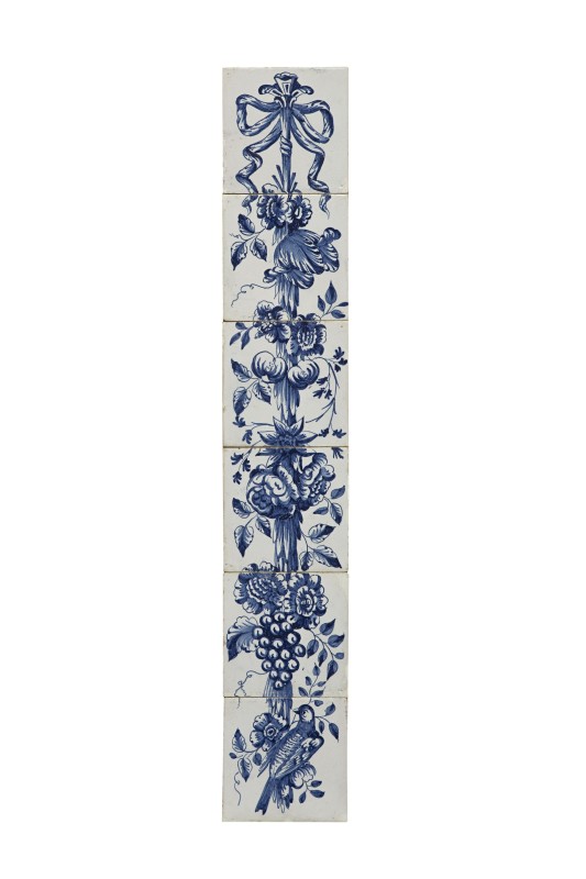 Tegelhanger met een blauwwit festoendecor