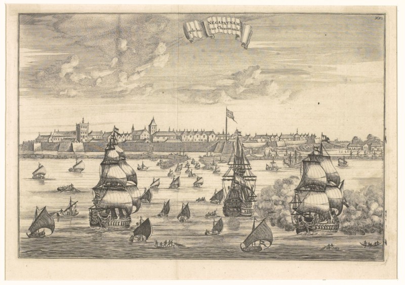 Kopergravure. Gezicht op Negapatnam op de kust van Coromandel.