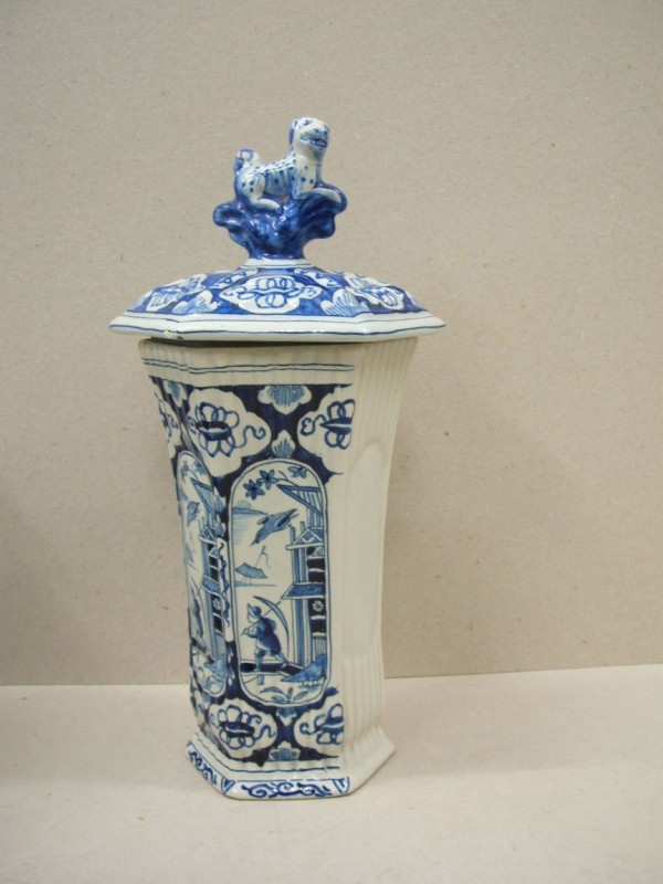 Vaas met chinoiserie decor