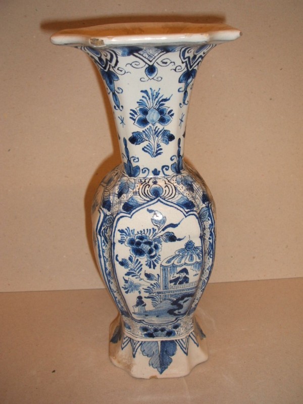 Vaas met chinoiserie decor
