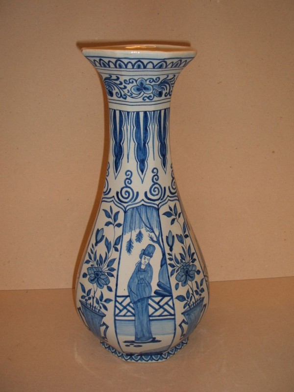 Vaas met chinoiserie decor